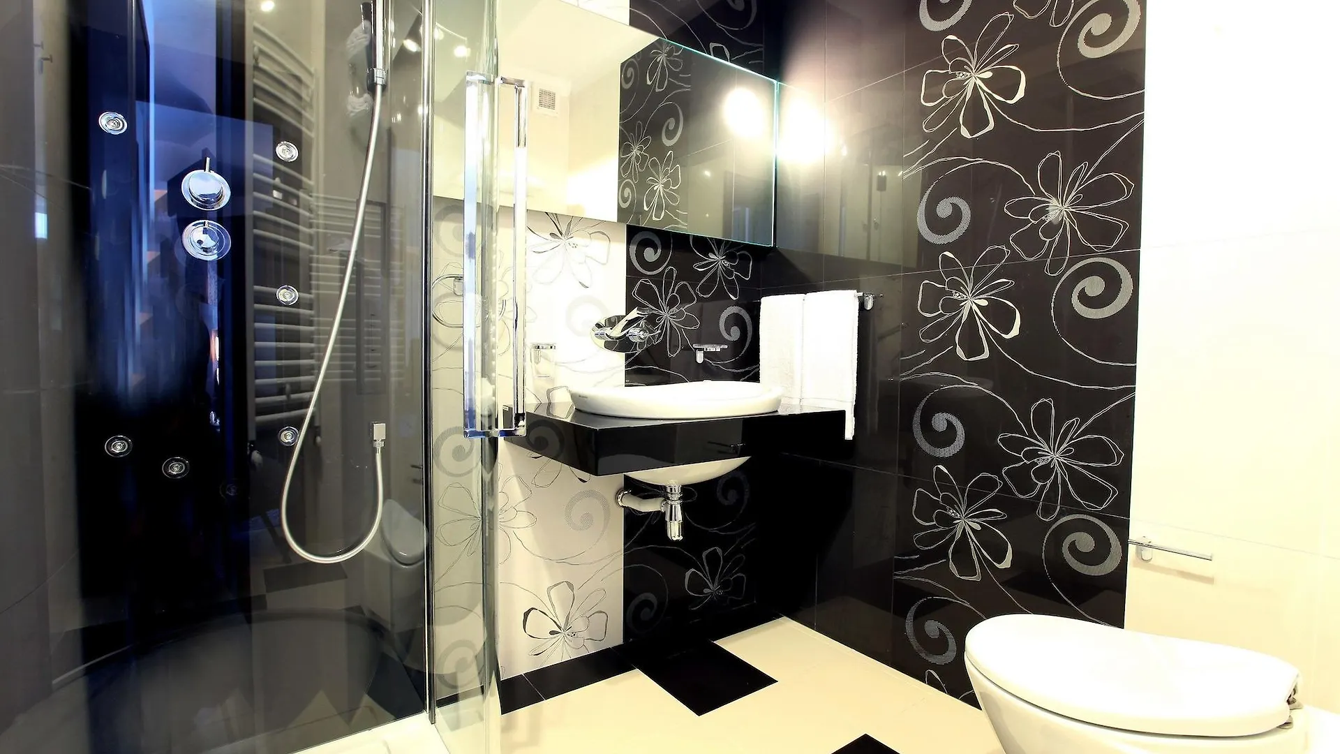 Ambiance Hotel Bucharest 3*,